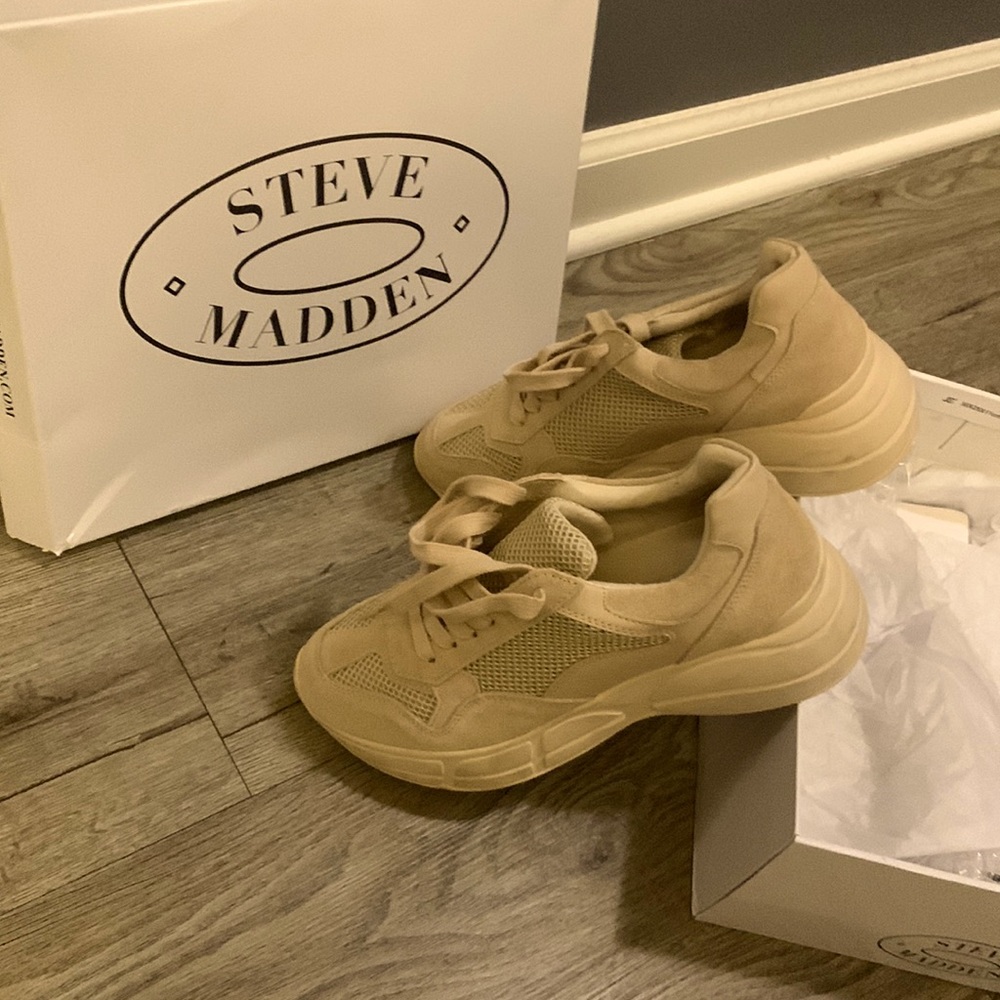 Steve Madden beige platform